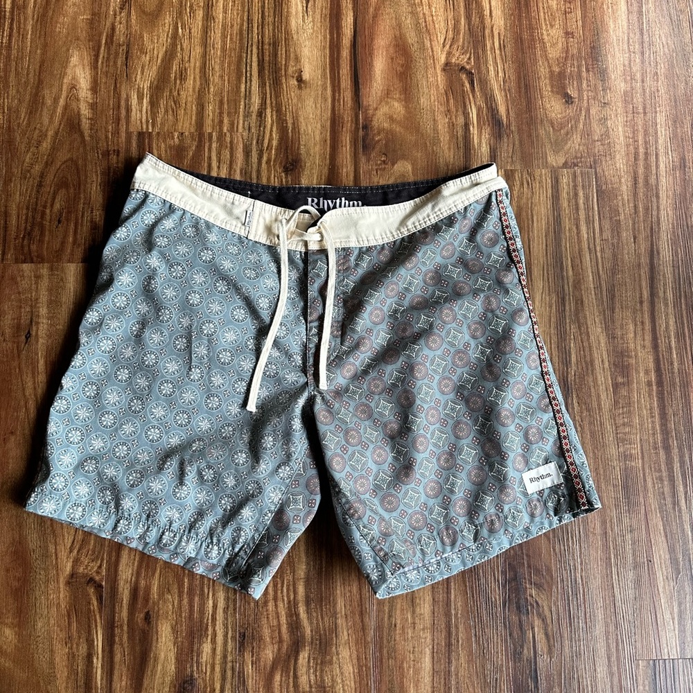 Size 34 board shorts rhythm